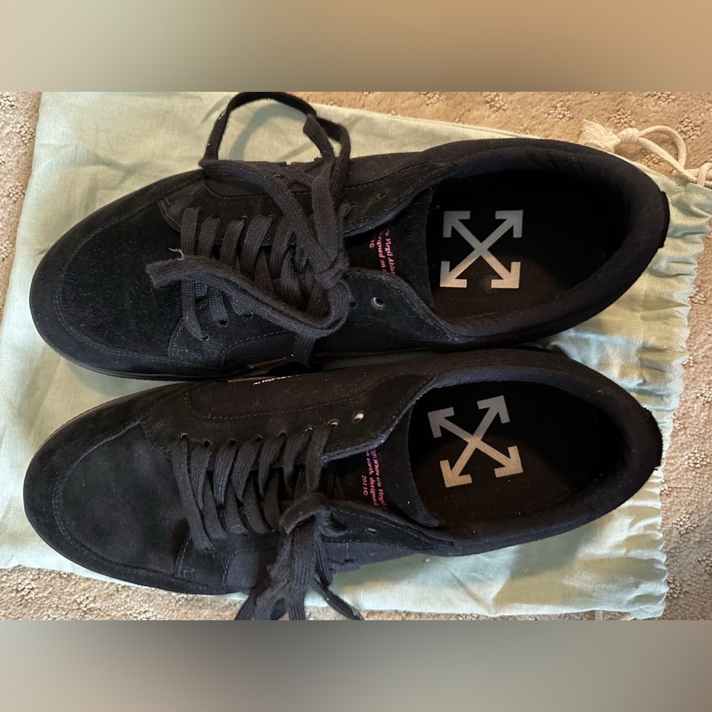 Off-White Black Suede Low Vulcanized Sneakers – Size 12